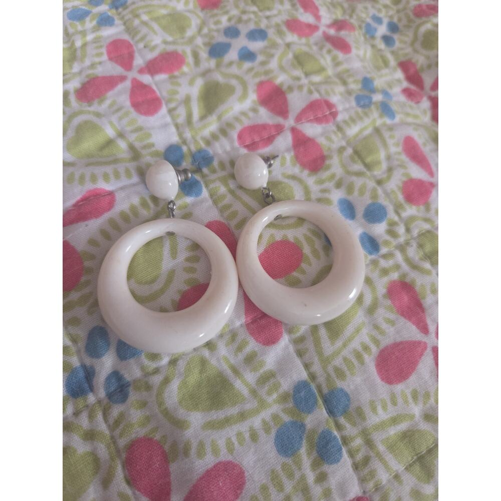 Vintage 90s white thermoset plastic hoops